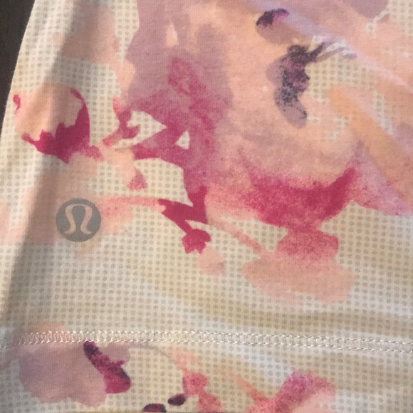 lululemon athletica Tops - Lululemon top blurred blossom print